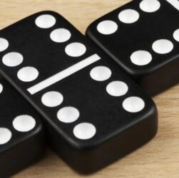 Strategi terbaik dalam permainan domino online